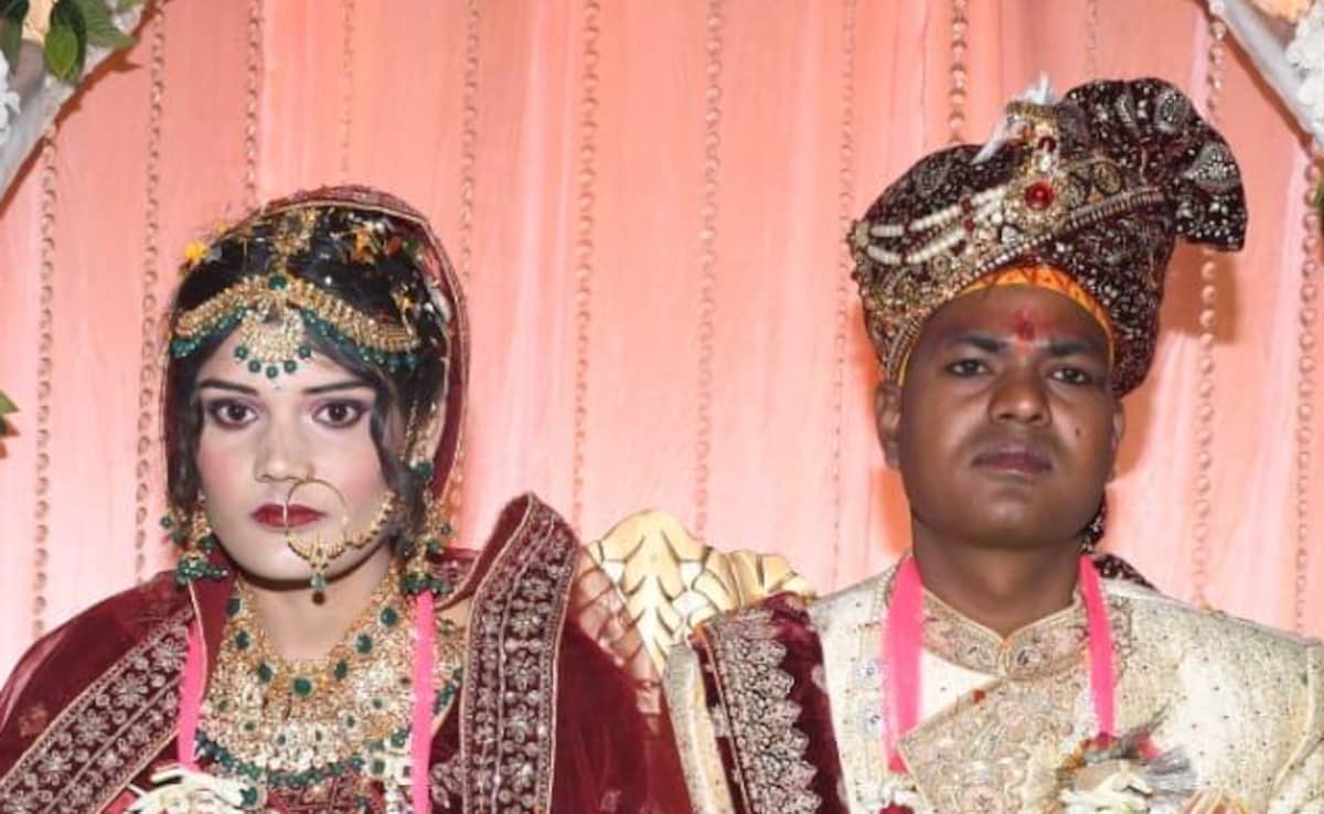 शहीद जवान मनीष कुमार की शादी की फोटो) शहीद जवान मनीष कुमार की शादी की फोटो)