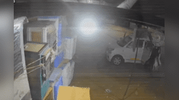 गर्मी इतनी ज्यादा लगी कि कार से पहुंच गया कूलर चोरी करने, CCTV में कैद हुआ मामला