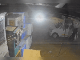 गर्मी इतनी ज्यादा लगी कि कार से पहुंच गया कूलर चोरी करने, CCTV में कैद हुआ मामला