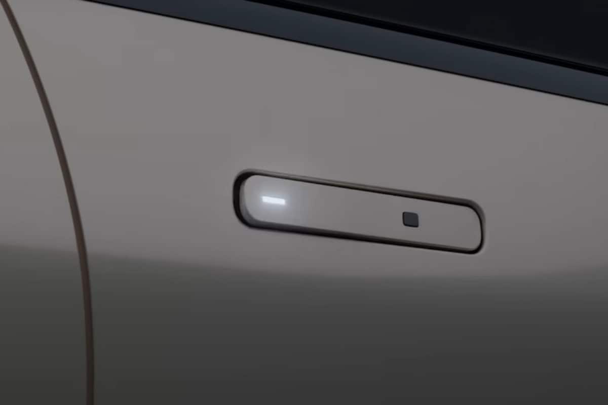 Flush fitted door handles