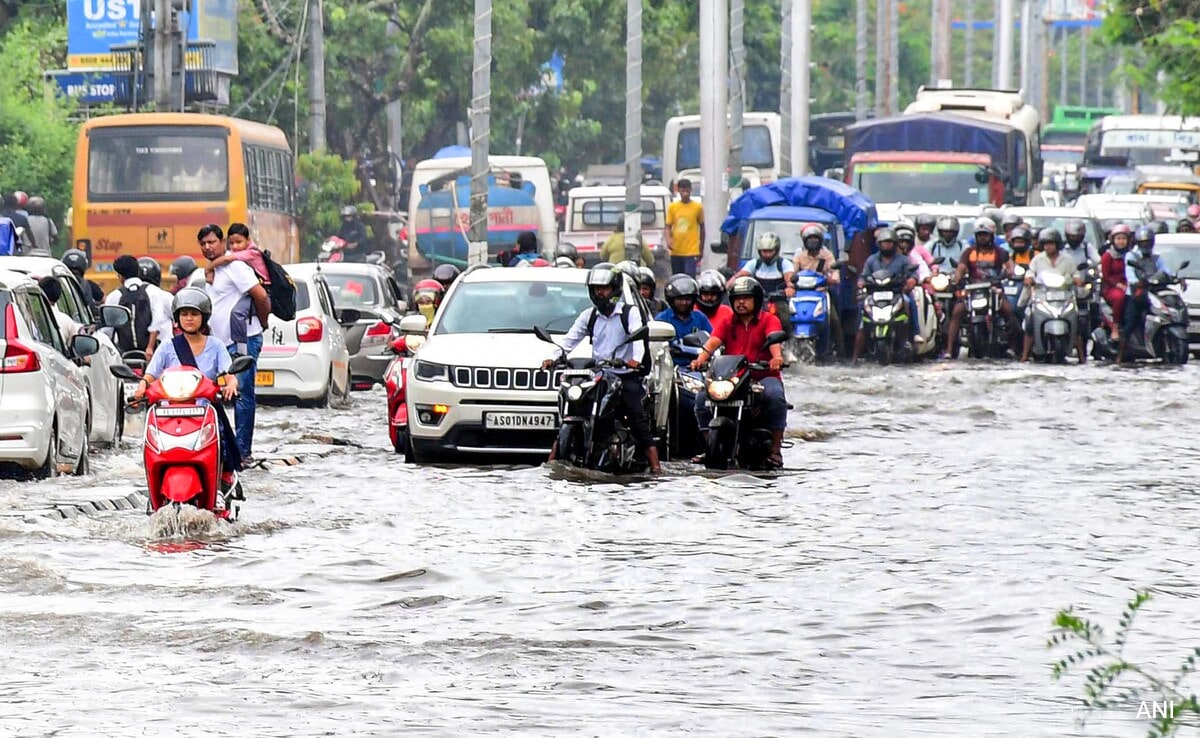 Гувахати Айзал Трима души включително дете загинаха в три североизточни щата