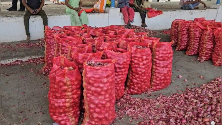 Onion Rate: MP में प्याज पर मुनाफाखोरी ने किसानों की कमर तोड़ी, जानें व्यापारी कैसे कर रहे 2 से 20 रुपये का खेला?