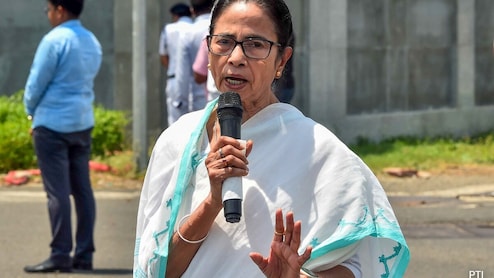 बंगाल चुनाव के बीच ममता बनर्जी ने अपनी 'जान को खतरा' बताया, विपक्ष ने की जांच की मांग