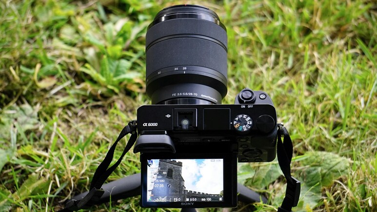 जब इतने सस्ते हों Sony, Nikon, Panasonic के Mirrorless Camera, तो कोई क्यों करेगा मिस जब इतने सस्ते हों Sony, Nikon, Panasonic के Mirrorless Camera, तो कोई क्यों करेगा मिस