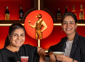 Mona Singh Launches New Restaurant Bar 'Kona Kona' In Mumbai Mona Singh Launches New Restaurant Bar 'Kona Kona' In Mumbai