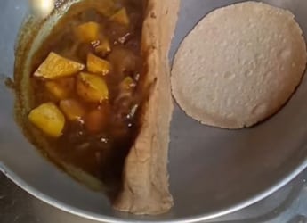 Indian Man Cooks Roti And Sabzi In Same Kadhai, Viral Video Clocks 122 Million Views Indian Man Cooks Roti And Sabzi In Same Kadhai, Viral Video Clocks 122 Million Views