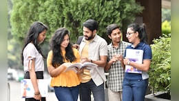 HSC Students Congratulations Wishes: बारावीचा टप्पा यशस्वीरित्या पार करणाऱ्या विद्यार्थ्यांचे करा कौतुक, खास मेसेज पाठवून करा अभिनंदन