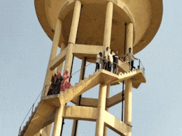 Rajasthan: पानी के लिए 'शोले की वीरू' बनीं महिलाएं, टंकी पर चढ़कर बोलीं- कूद जाऊंगी,  2 घंटे चला हाइवोल्टेज ड्रामा Rajasthan: पानी के लिए 'शोले की वीरू' बनीं महिलाएं, टंकी पर चढ़कर बोलीं- कूद जाऊंगी,  2 घंटे चला हाइवोल्टेज ड्रामा