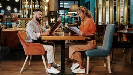 5 Foods To Steer Clear Of On A First Date