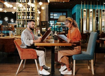 5 Foods To Steer Clear Of On A First Date