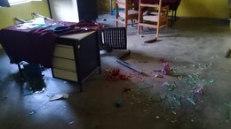 Tikamgarh News: टीकमगढ़ के जेवर चौकी में घुसकर लोगों ने की तोड़फोड़, जान बचाकर भागे पुलिस वाले