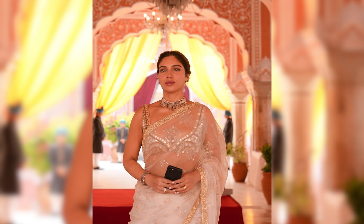 Bhumi Pednekar looks like a vision in a sari. Photo: Instagram/aasthasharma