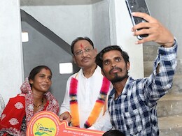 दुर्ग में CM साय ने PM Awas योजना के हितग्राही को कराया गृह प्रवेश, योजनाओं का किया लोकार्पण