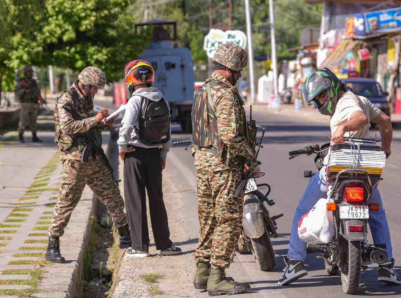 पहलगाम हमले के बाद कश्मीर में हाई-टेक सुरक्षा, AI और टॉर्च कैमरे इस तरह कर रहे मदद