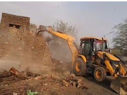 झालावाड़: हत्या के आरोपी के घर चला प्रशासन का बुलडोजर, मध्यप्रदेश में भी गिराया गया मकान  झालावाड़: हत्या के आरोपी के घर चला प्रशासन का बुलडोजर, मध्यप्रदेश में भी गिराया गया मकान