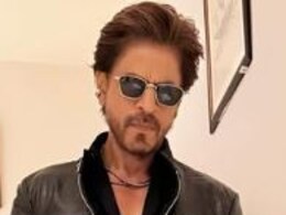 'मुझे भी एक-दो गाने दीजिए, सारे गाने तो ऋषि भैया के लिए हैं'- जब शाहरुख खान को इस गीतकार के आगे करनी पड़ी मन्नतें 'मुझे भी एक-दो गाने दीजिए, सारे गाने तो ऋषि भैया के लिए हैं'- जब शाहरुख खान को इस गीतकार के आगे करनी पड़ी मन्नतें