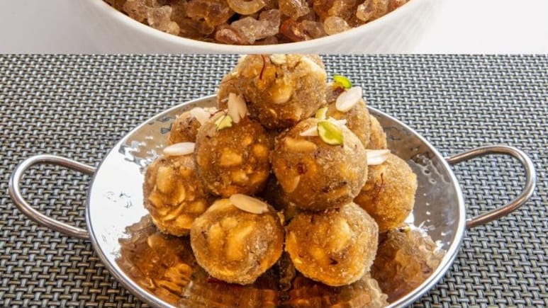 Winter Special Ladoo: नस-नस में ताकत भर देगा रोजाना 1 गोंद के लड्डू का सेवन, नोट करें आसान रेसिपी Winter Special Ladoo: नस-नस में ताकत भर देगा रोजाना 1 गोंद के लड्डू का सेवन, नोट करें आसान रेसिपी