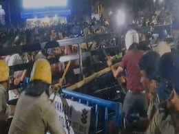 Bengal Teachers Who Lost Jobs Clash With Cops During Protest, Lathicharged Bengal Teachers Who Lost Jobs Clash With Cops During Protest, Lathicharged