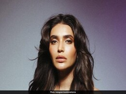 Karisma Tanna Looks 'Dreamy' In A Corset Top And Wrap-Around Skirt Karisma Tanna Looks 'Dreamy' In A Corset Top And Wrap-Around Skirt