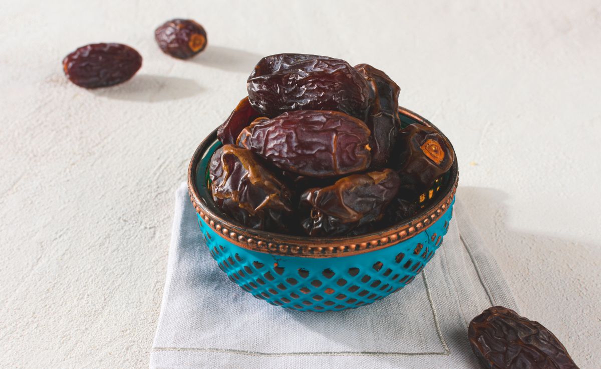Khajoor Benefits: Dates contain minerals such as calcium, phosphorus, and magnesium
