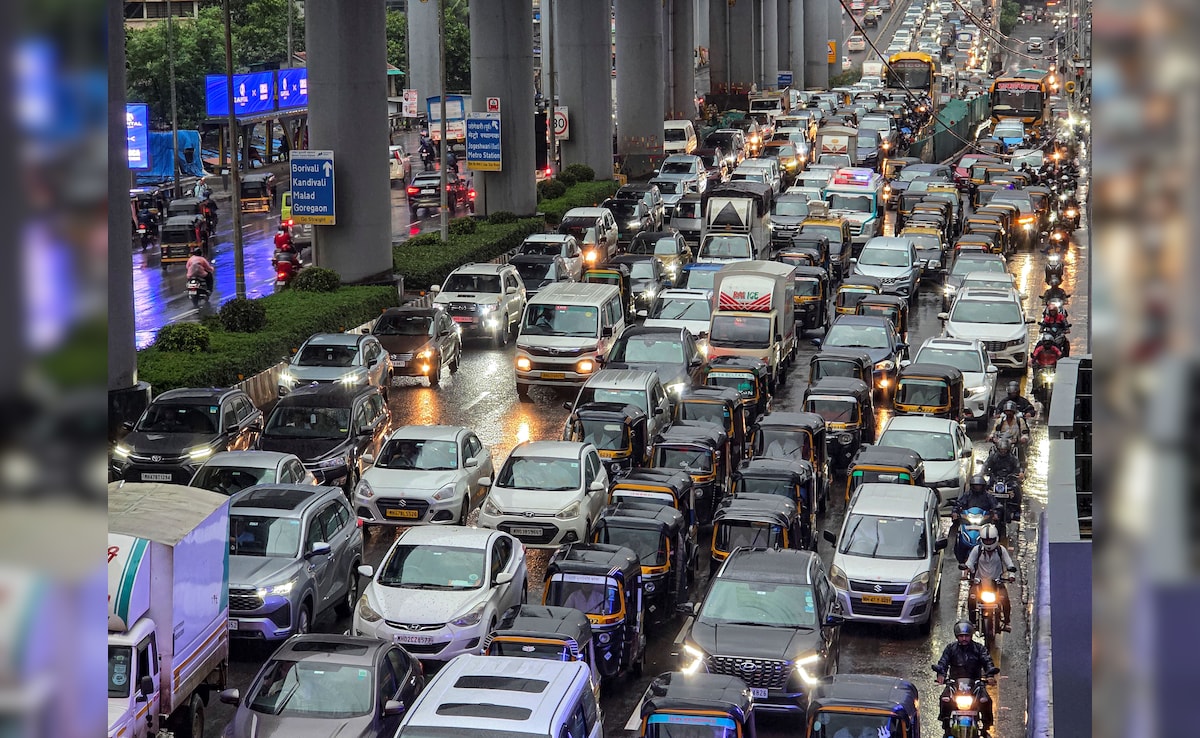 Силен дъжд тъй като снощи изведе Мумбай в застой оставяйки