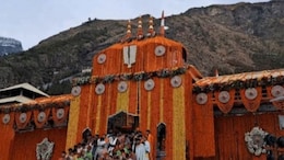 बद्रीनाथ धाम के खुले कपाट, 40 क्&zwj;व&zwj;िंटल फूलो से मंद&zwj;िर को सजाया; सुरक्षा के कड़े इंतजाम &nbsp;