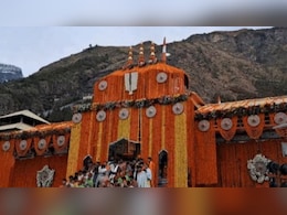 बद्रीनाथ धाम के खुले कपाट, 40 क्विंटल फूलो से मंदिर को सजाया; सुरक्षा के कड़े इंतजाम   बद्रीनाथ धाम के खुले कपाट, 40 क्विंटल फूलो से मंदिर को सजाया; सुरक्षा के कड़े इंतजाम