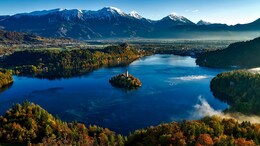 12 Most Scenic Lakes Around the World That Seem Too Beautiful To Be Real