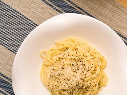 How To Make Cacio e Pepe : A Three-Ingredient Pasta With Infinite Charm