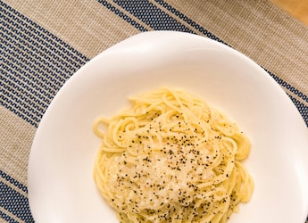How To Make Cacio e Pepe : A Three-Ingredient Pasta With Infinite Charm How To Make Cacio e Pepe : A Three-Ingredient Pasta With Infinite Charm