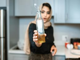 ये हैं वो कारण जो बताते हैं Oil Dispensers क्यों है आपकी किचन के लिए जरूरी ये हैं वो कारण जो बताते हैं Oil Dispensers क्यों है आपकी किचन के लिए जरूरी