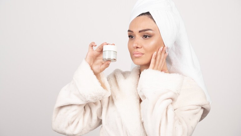 अब हर सुबह पाएं Refresh और Glowing Skin, वो भी Budget में! अभी देखें Women के लिए Top 10 Day Cream की लिस्ट अब हर सुबह पाएं Refresh और Glowing Skin, वो भी Budget में! अभी देखें Women के लिए Top 10 Day Cream की लिस्ट