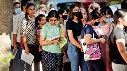 JEE Advanced 2025: जेईई एडवांस्ड परीक्षा कल, एग्जाम सेंटर पर पहुंचने से पहले देखें ये गाइडलाइंस
