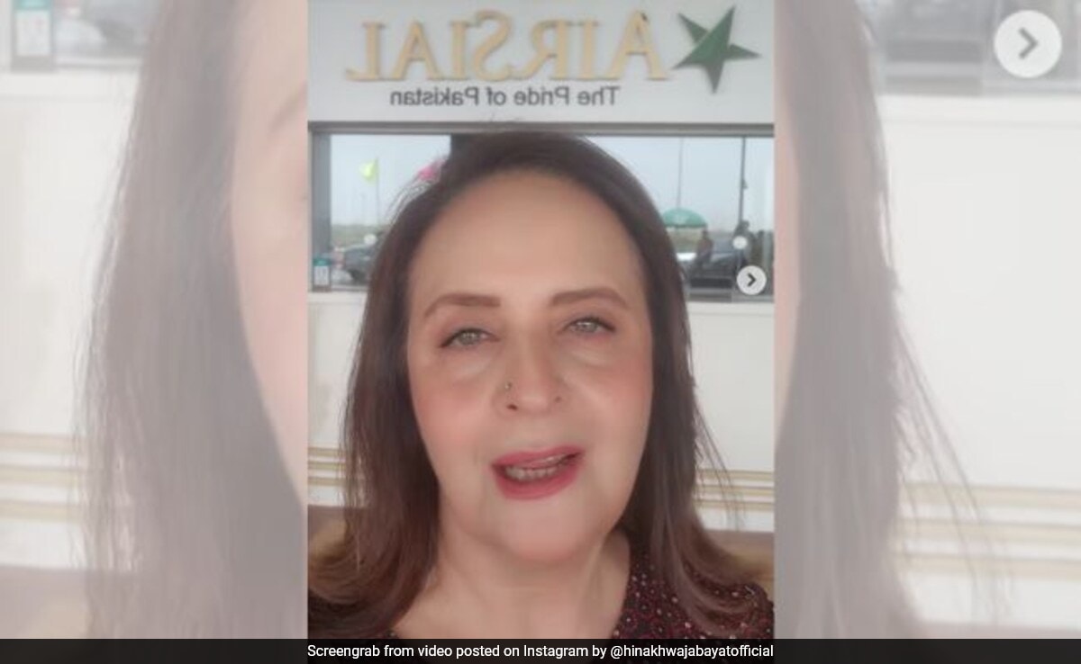 Пакистанският актьор Хина Баят е ударил властите на летището в