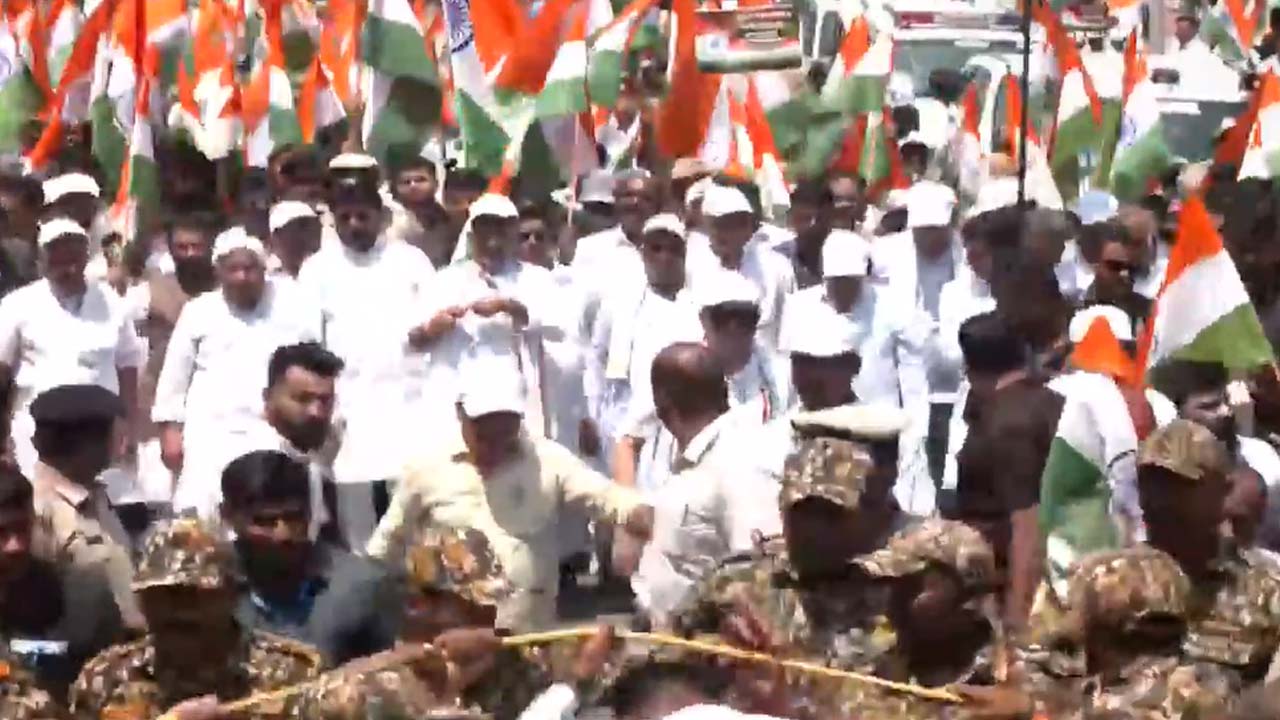 Karnataka Congress Holds 'Tiranga Yatra' In Bengaluru To Show Solidarity With Armed Forces