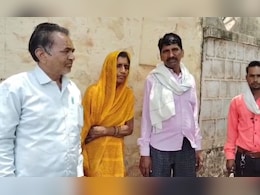 भू-माफियाओं का आतंक: फर्जी आधार कार्ड से करवा ली विधवा महिला की जमीन की रजिस्ट्री, दूसरे से लगवाया अंगूठा भू-माफियाओं का आतंक: फर्जी आधार कार्ड से करवा ली विधवा महिला की जमीन की रजिस्ट्री, दूसरे से लगवाया अंगूठा