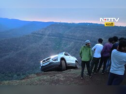 Amravati News: चिखलदऱ्यात 500 फूट खोल दरीच्या काठावर कार, चार युवकांचा जीव मुठीत, पुढे जे घडलं ते...