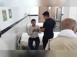 तीन थानों की पुलिस ने पेट्रोल डालकर खुद को आग लगा रहे किसान को बचाया, बाद में खाया जहर