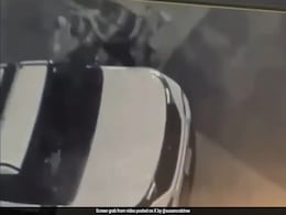 "Whoop This Girl's A**": Women Secret Service Agents Fight Near Barack Obama's Home "Whoop This Girl's A**": Women Secret Service Agents Fight Near Barack Obama's Home