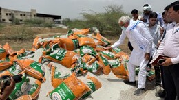 नकली खाद फैक्ट्री पर गरमाई सियासत, कांग्रेस ने कहा- 'किसानों की आय दोगुनी नहीं... आर्थिक क्षति, मुआवजा दे सरकार