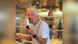 Cruise Passenger Spots Billionaire Richard Branson Casually Enjoying Pizza, Video Goes Viral