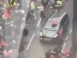 Video: Car Knocks Over Liverpool Fans During Premier League Title Celebrations; Driver Arrested Video: Car Knocks Over Liverpool Fans During Premier League Title Celebrations; Driver Arrested