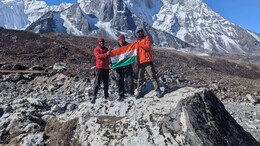 Rajasthan: राजस्थान के 3 युवाओं ने 20 हजार ऊंची चोटी पर फहराया तिरंगा, नेपाल के Island Peak पर पूरी की चढ़ाई