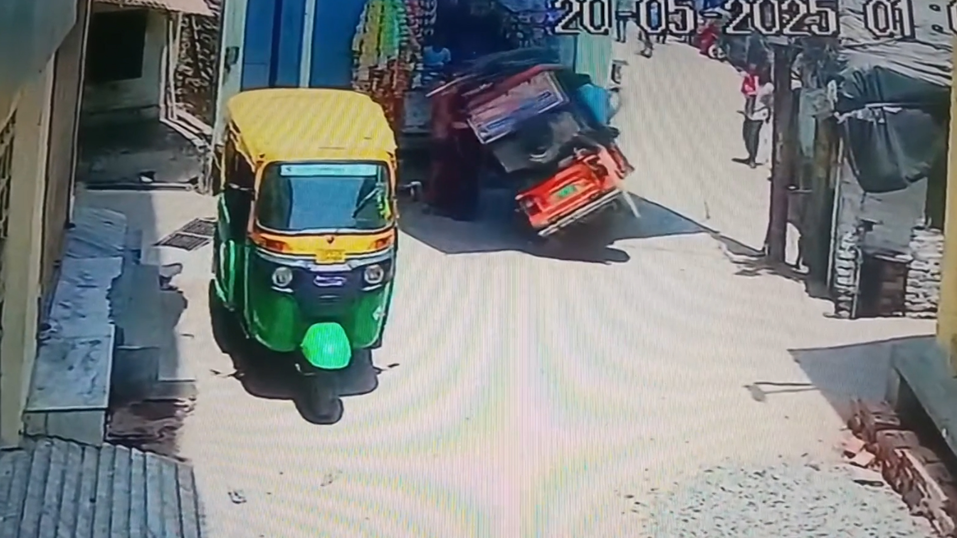2 Women, 5-Year-Old Injured After E-Rickshaw Topples On Them In UP