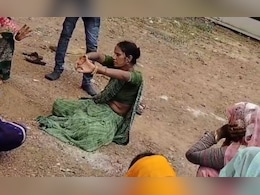 मेडिकल कॉलेज के भीतर चलता रहा ‘तंत्र-मंत्र’, दो घंटे तक लगा ‘देवी का दरबार’, सवालों के घेरे में प्रशासन मेडिकल कॉलेज के भीतर चलता रहा ‘तंत्र-मंत्र’, दो घंटे तक लगा ‘देवी का दरबार’, सवालों के घेरे में प्रशासन