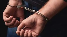 नौकर चोरी करके प्रेम&zwj;िका की जरूरत करता था पूरा, दोनों ग&zwj;िरफ्तार