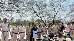 Excise Department Action : 200 लीटर महुआ और 4000 किलो लाहन जब्त, 15 भट्टियां को किया गया ध्वस्त, दुर्ग आबकारी विभाग की बड़ी कार्रवाई