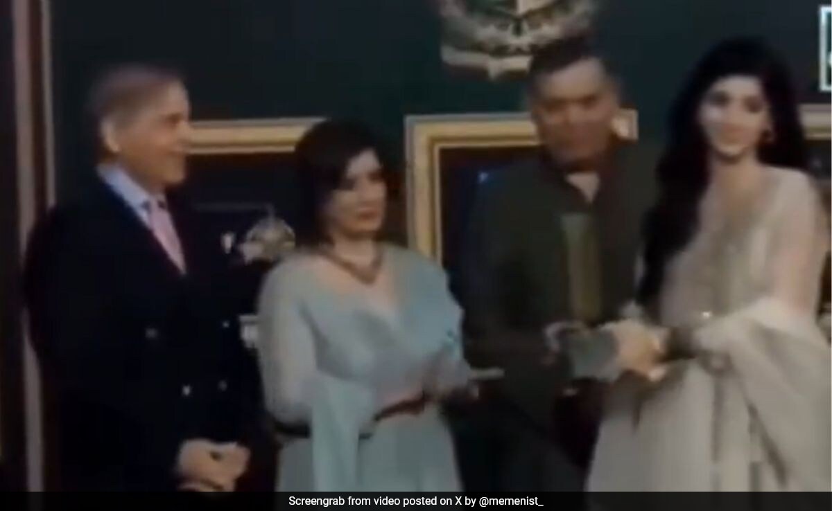 New Delhi Пакистанският премиер Шехбаз Шариф удари заглавията а не