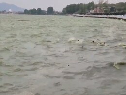 Dal Lake Accident: डल झील में अचानक चलने लगी तेज हवाएं, नाव पलटने के बाद एक शख्स लापता Dal Lake Accident: डल झील में अचानक चलने लगी तेज हवाएं, नाव पलटने के बाद एक शख्स लापता
