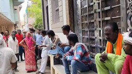 Rajasthan: शांत&zwj;िभंग में ग&zwj;िरफ्तार दल&zwj;ित की थाने में मौत, &nbsp;पर&zwj;िजन बोले- पुल&zwj;िस ने पीट-पीटकर मार डाला&nbsp;